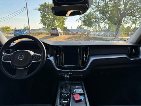 Used 2019 Volvo XC60 T6 Momentum w/ Protection Package Premier image 15