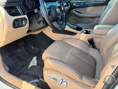 Used 2022 Porsche Macan image 19
