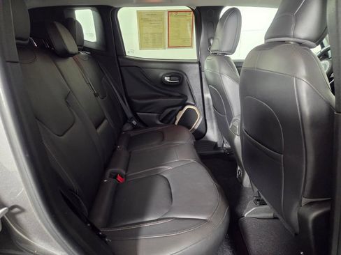 Used 2017 Jeep Renegade Limited FWD image 29