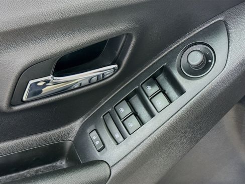 Used 2020 Chevrolet Trax LT image 20