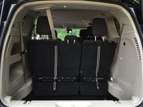 Used 2023 Chrysler Voyager LX FWD image 8