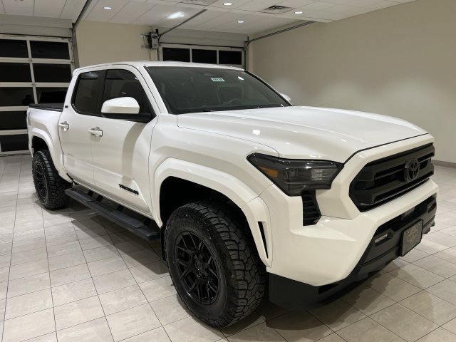 Used 2025 Toyota Tacoma SR5 RWD image 7
