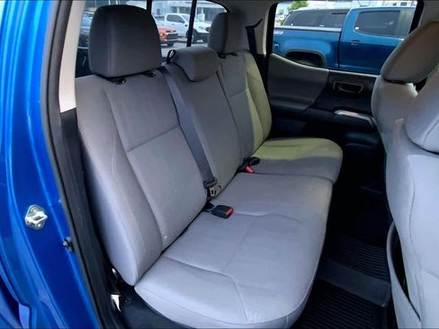 Used 2018 Toyota Tacoma SR5 AWD/4WD image 19