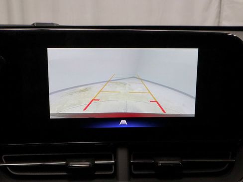 Used 2025 Chevrolet Trax LT w/ LT Convenience Package image 2