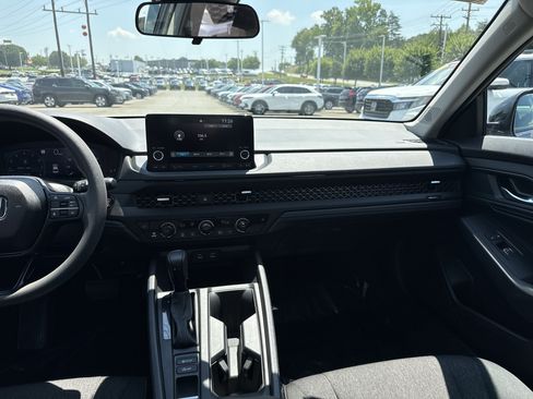 Used 2025 Honda Accord SE image 30