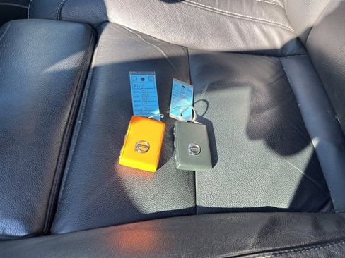 Used 2023 Volvo XC40 B5 Plus w/ Climate Package image 3