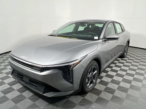 New 2026 Kia K4 FWD image 9