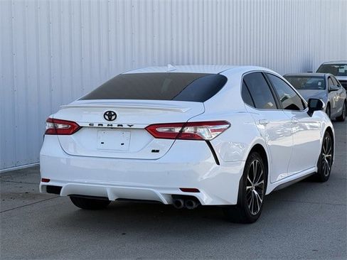 Used 2020 Toyota Camry SE w/ Convenience Package image 4