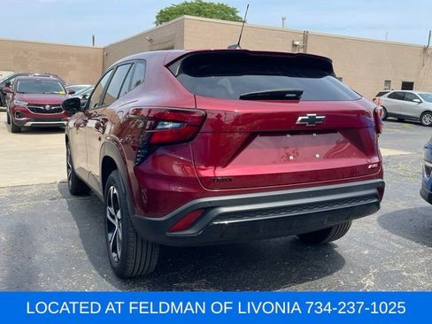 Certified 2025 Chevrolet Trax RS FWD image 2