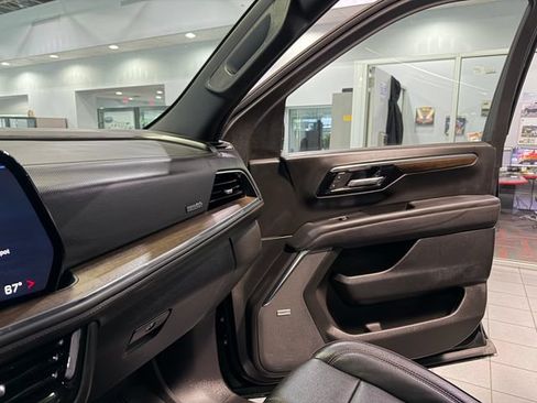Used 2025 Chevrolet Tahoe High Country w/ Sun And Tow Package AWD/4WD image 25