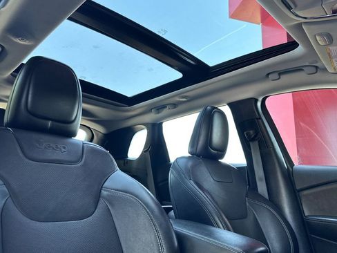 Used 2022 Jeep Cherokee Limited w/ Mopar Interior Package image 17