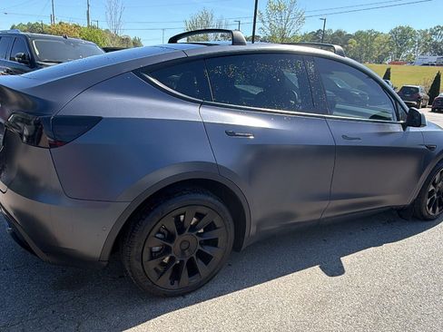 Used 2022 Tesla Model Y Long Range image 8