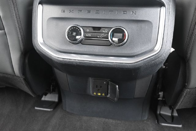 Used 2025 Ford Expedition Active AWD/4WD image 36