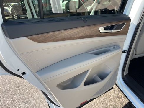 New 2026 Volkswagen Atlas SE image 11