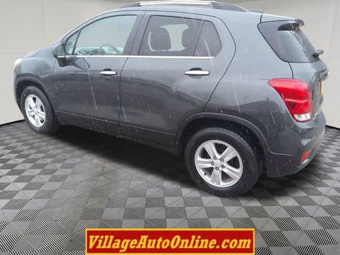 Used 2017 Chevrolet Trax LT w/ LT Convenience Package image 2