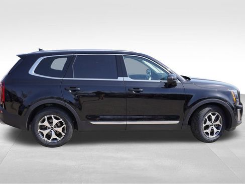 Certified 2022 Kia Telluride EX image 3