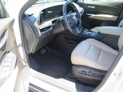 Certified 2024 Cadillac XT4 Luxury w/ Cold Weather Package image 10