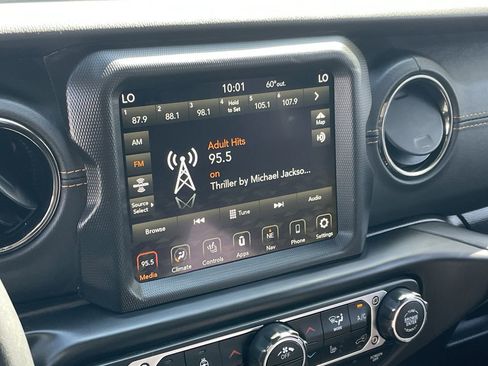 Used 2022 Jeep Wrangler Unlimited Sahara AWD/4WD image 16