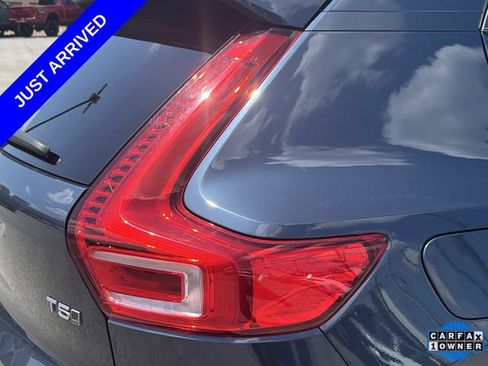 Used 2021 Volvo XC40 T5 Momentum w/ Premium Package AWD/4WD image 10