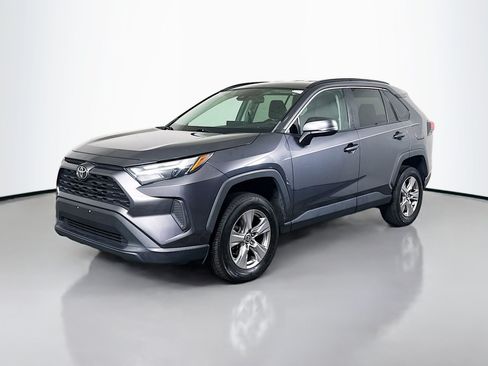 Used 2022 Toyota RAV4 XLE AWD/4WD image 4