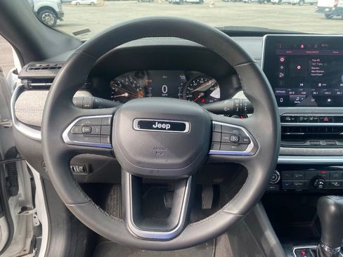 Used 2024 Jeep Compass Latitude AWD/4WD image 17