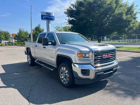 Used 2018 GMC Sierra 2500 4x4 Crew Cab w/ Sierra Convenience Package image 3
