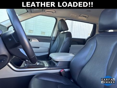 Used 2024 Kia Carnival LX image 21