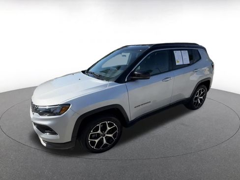 Used 2025 Jeep Compass Limited image 8