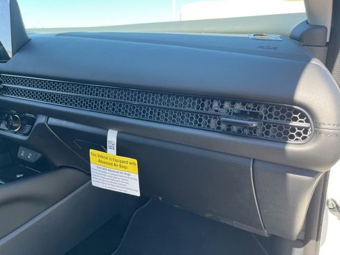 Certified 2026 Honda HR-V LX image 28