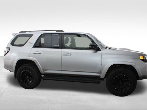 Used 2020 Toyota 4Runner TRD Off-Road AWD/4WD image 17
