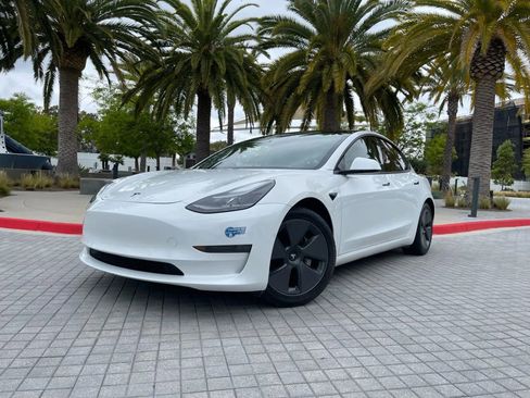 Used 2023 Tesla Model 3 Standard Range image 4