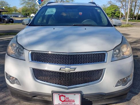 Used 2010 Chevrolet Traverse LT image 2