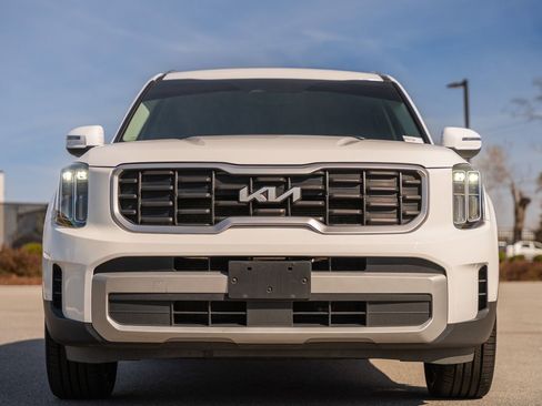 Used 2023 Kia Telluride S image 2