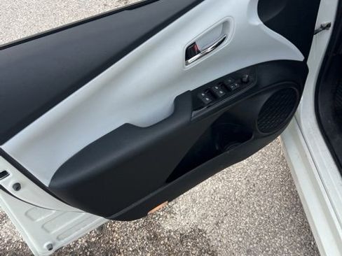 Used 2017 Toyota Prius Three Touring image 11