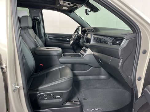 Used 2021 GMC Yukon Denali w/ Denali Premium Package image 6