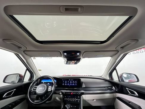 Used 2023 Kia Carnival SX Prestige FWD image 25