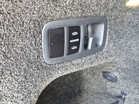 Used 2022 Bentley Bentayga AWD/4WD image 11