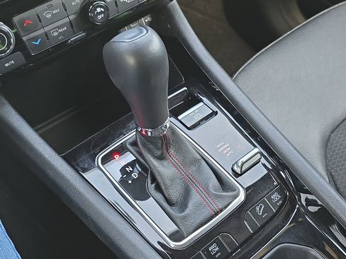 Used 2024 Jeep Compass Trailhawk image 18