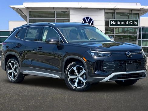 New 2026 Volkswagen Tiguan SE FWD image 2