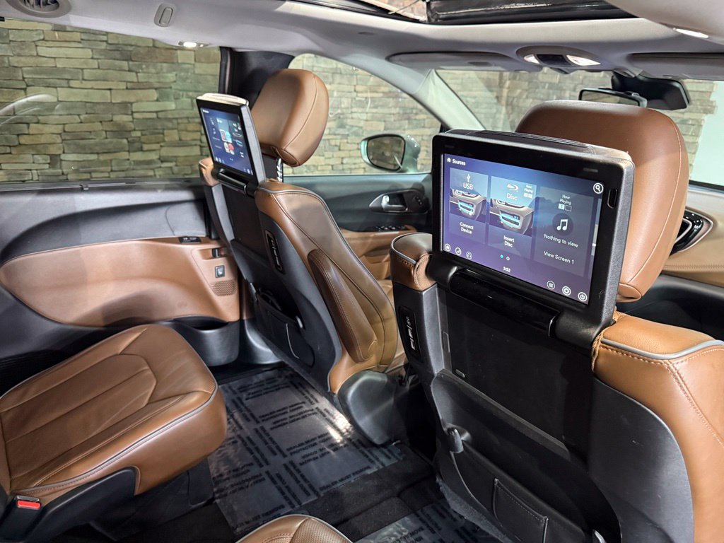 Used 2017 Chrysler Pacifica Limited w/ UConnect Theater Package FWD image 36