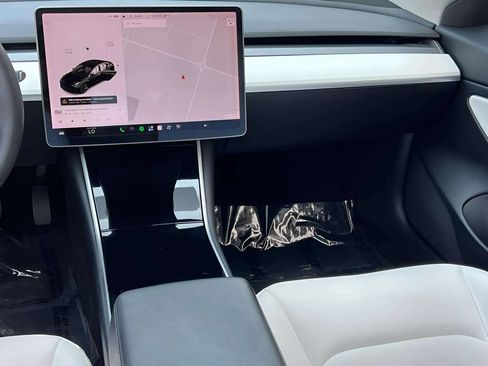Used 2020 Tesla Model 3 Standard Range Plus RWD image 19