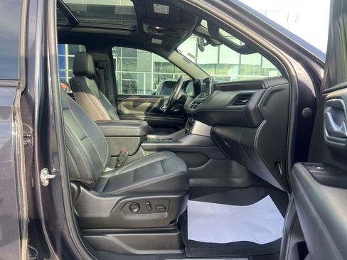 Used 2022 Chevrolet Tahoe Z71 w/ Luxury Package AWD/4WD image 35