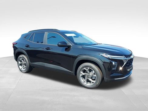 New 2026 Chevrolet Trax LT w/ Driver Confidence Package FWD image 7