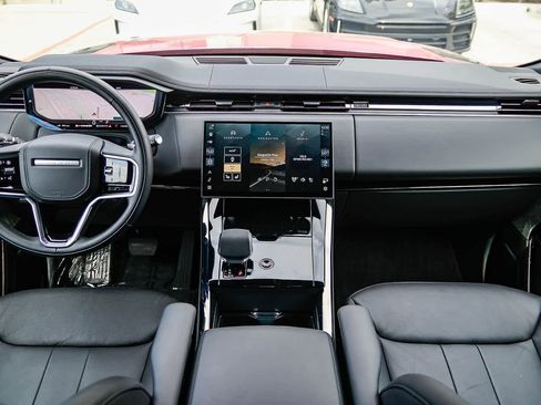 Used 2025 Land Rover Range Rover Sport image 12