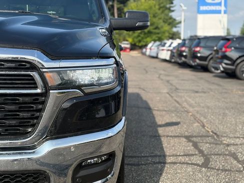 Used 2025 RAM 1500 Big Horn AWD/4WD image 4