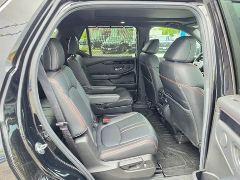 Certified 2025 Honda Pilot TrailSport image 14