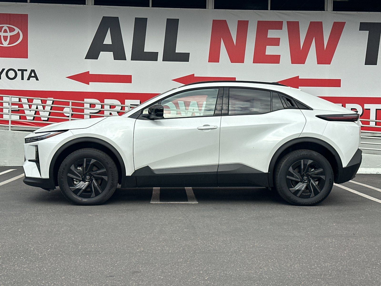 Used 2026 Toyota C-HR AWD/4WD image 2