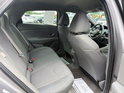 Used 2024 Hyundai Elantra SE FWD image 18