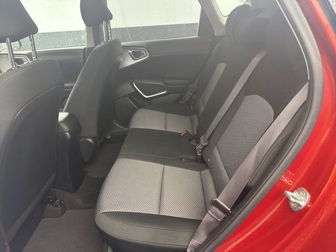 Used 2023 Kia Soul LX w/ LX Technology Package image 14