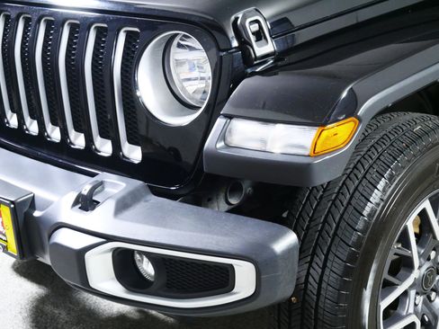 Used 2019 Jeep Wrangler Unlimited Sahara w/ Safety Group AWD/4WD image 16